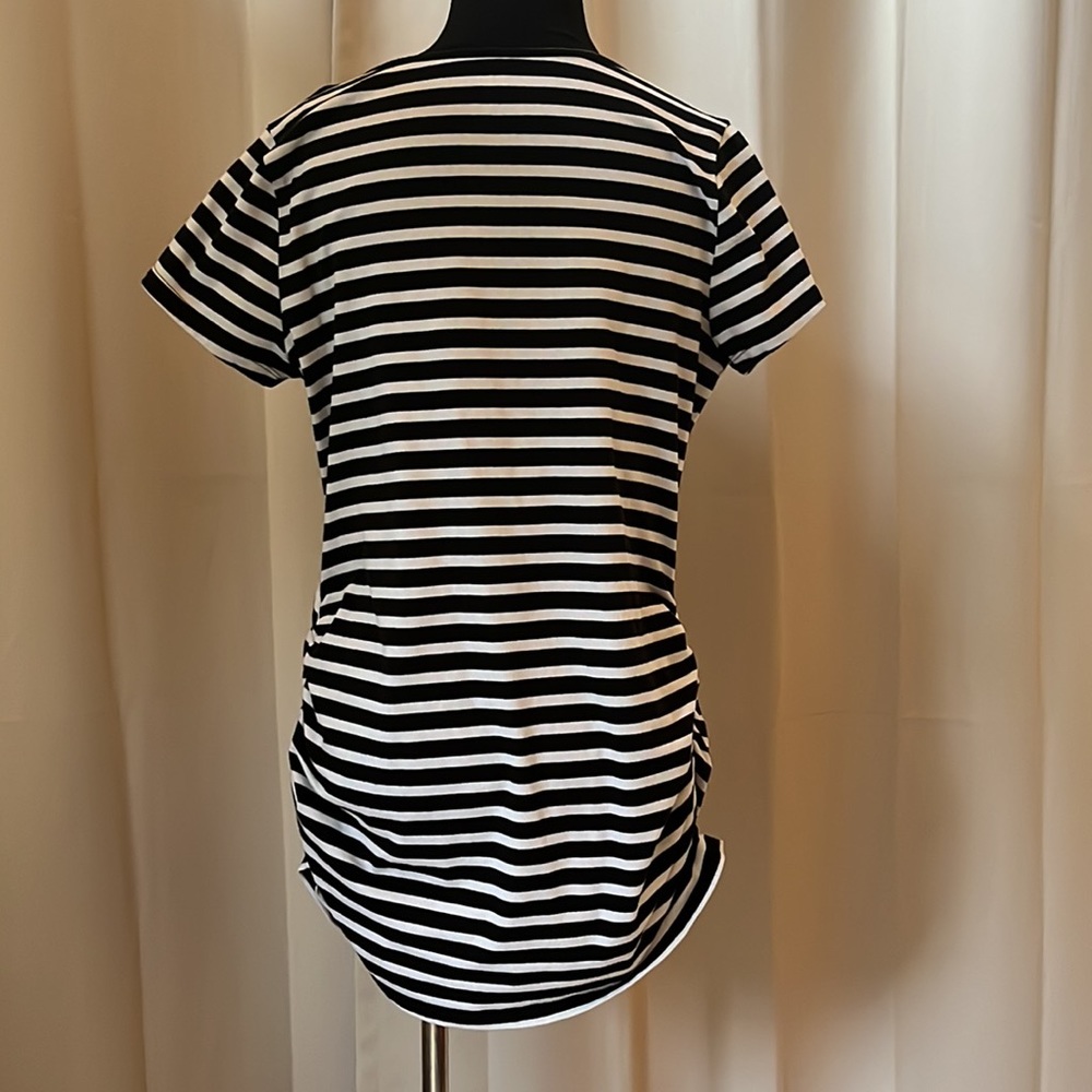 Old Navy Fitted T-Shirt - Picture 5 of 7